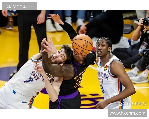 快船与湖人激战正酣精彩对决引发球迷热议与期待