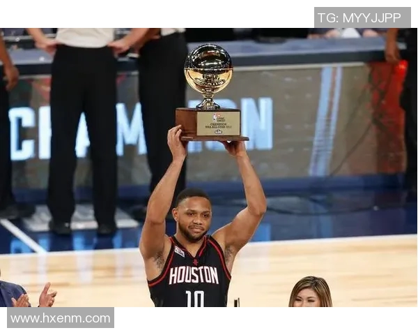 方硕的崛起之路:从默默无闻到篮球场上的闪耀明星